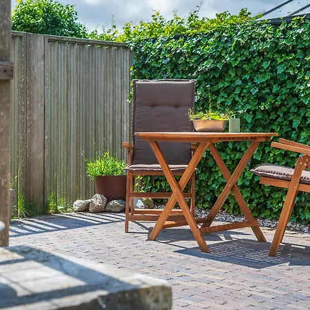 ゲストハウス Gastsuite Het Duinroosje Met Hottub Op Het Prive Terras! デン・ブルグ