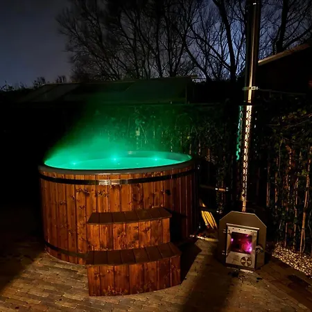 Bed & Breakfast Gastsuite Het Duinroosje Met Hottub Op Het Prive Terras! *